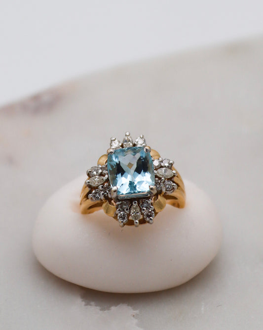 Vintage-Ring Audrey im Art-déco-Stil mit 3ct Aquamarin, 4 Marquise-Diamanten und 16 runden Brillanten, Bicolor-Gold, in München und Augsburg erhältlich